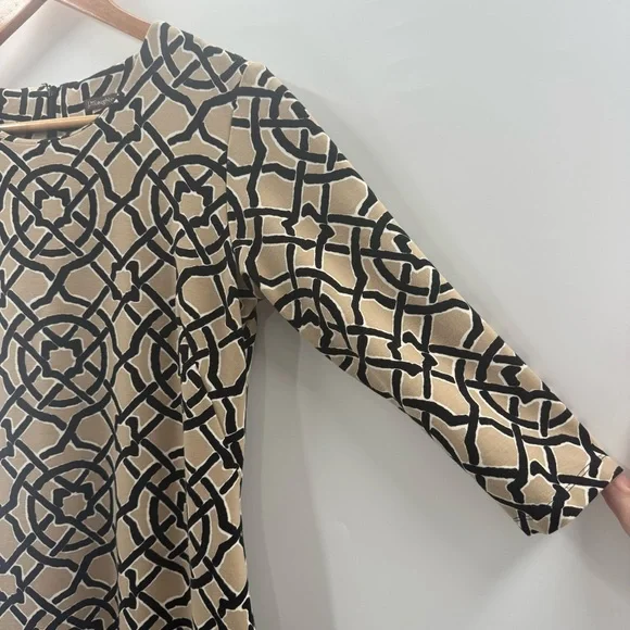 J. McLaughlin Devon Ponte Scribe Print Knit Sheath Dress Black Tan Size Small - Picture 4 of 11